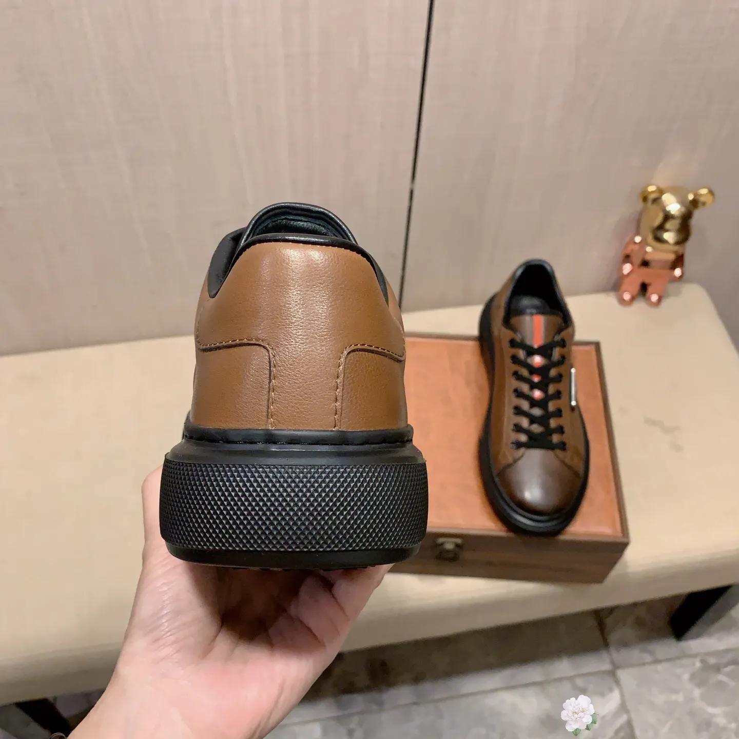 Men's men's shoes💰460💰💰🎩🎩[Lightning][Lightning] "PRADA*" The latest and most popular casual shoes, top brand [seduce] luxury ~ purchasing agency, top ~ quality. [Strong] The upper is made of imported breathable and polished cowhide material ➕ Breathable sheepskin feet (•) with fine workmanship. The original stylish and stylish soft rubber wear-resistant and non-slip outsole is light and comfortable on the feet. The real thing looks better when taken in real life. 0186: code: 38-44, 2️⃣ colors selected